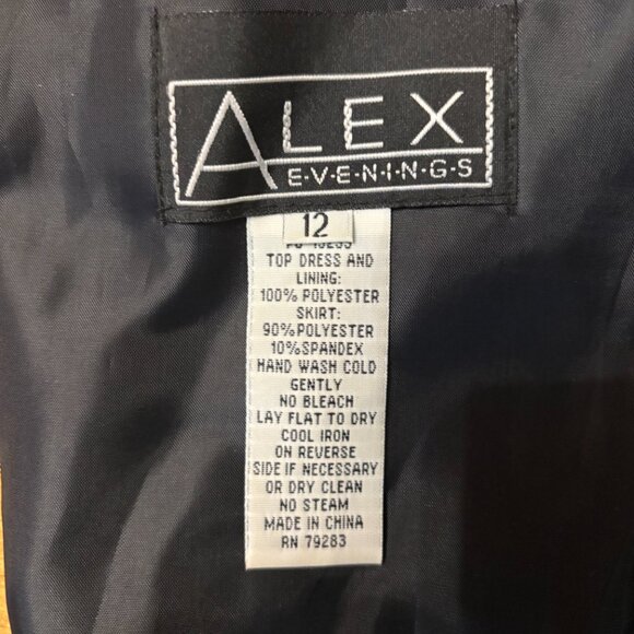 Stunning Black Velvet Gown - Picture 6 of 6